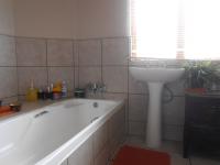 Bathroom 1 - 7 square meters of property in Greenhills