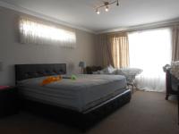 Main Bedroom - 31 square meters of property in Greenhills
