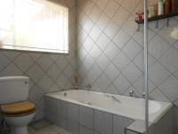 Main Bathroom - 6 square meters of property in Witfield