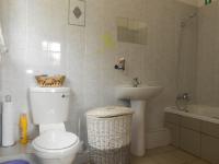 Bathroom 2 - 5 square meters of property in Witfield
