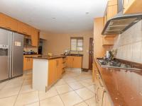 Kitchen of property in Sagewood