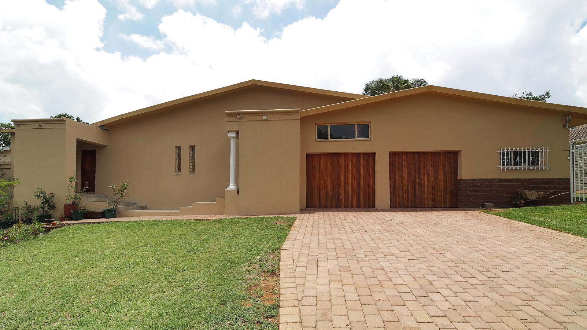 4 Bedroom House for Sale For Sale in Monument Park Private Sale