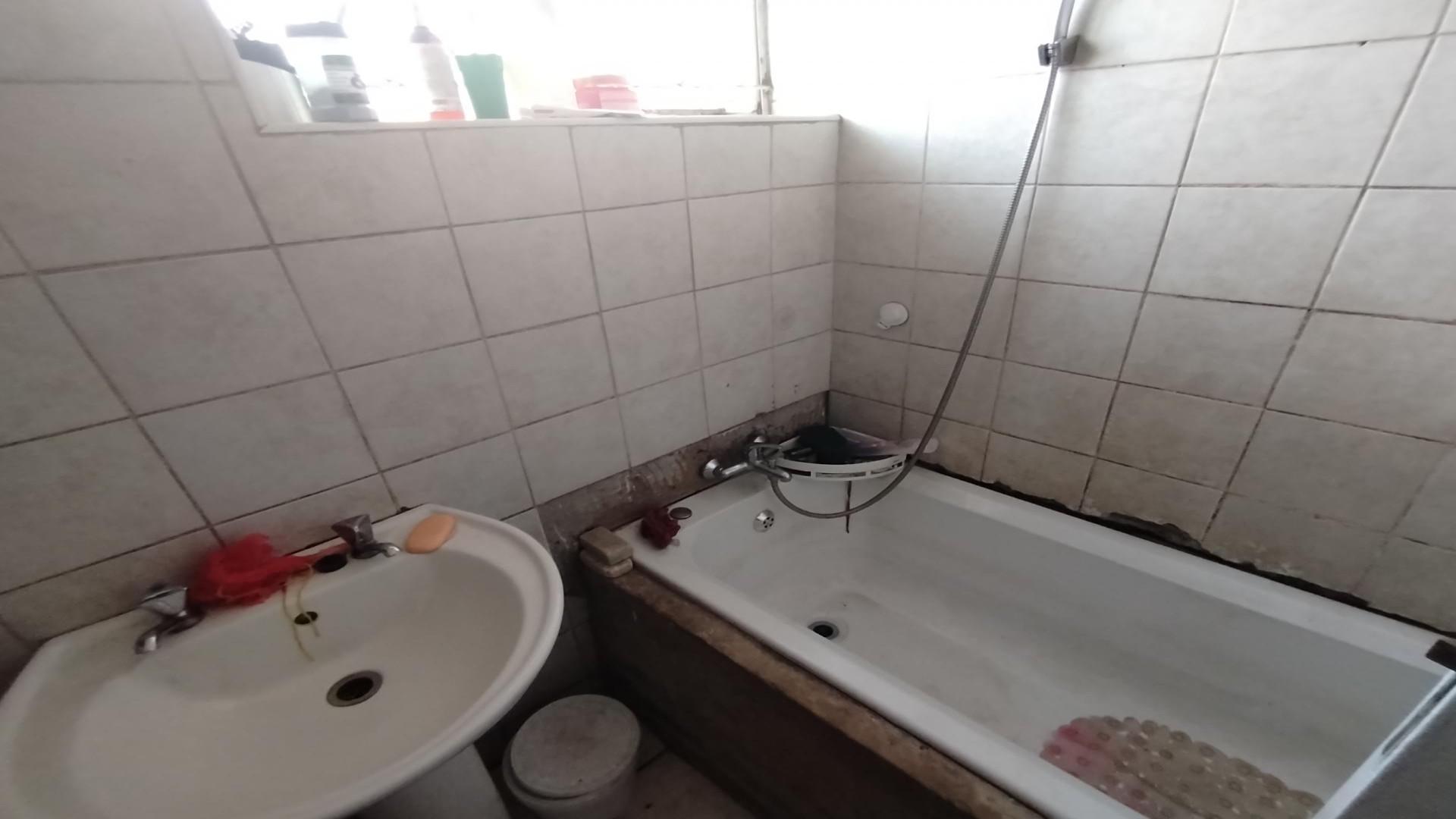 Bathroom 2 of property in Vanderbijlpark