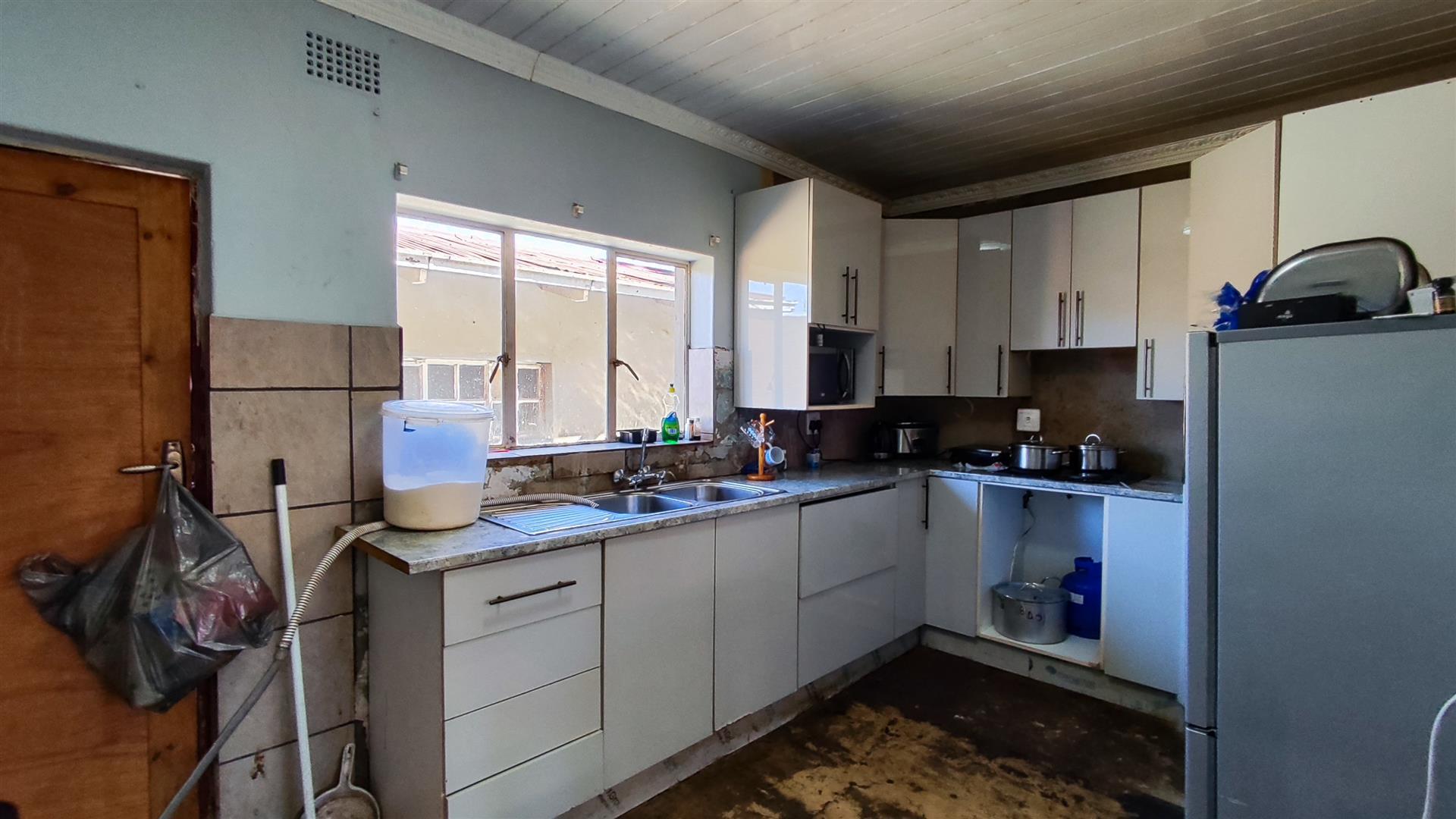 Kitchen - 16 square meters of property in Vanderbijlpark