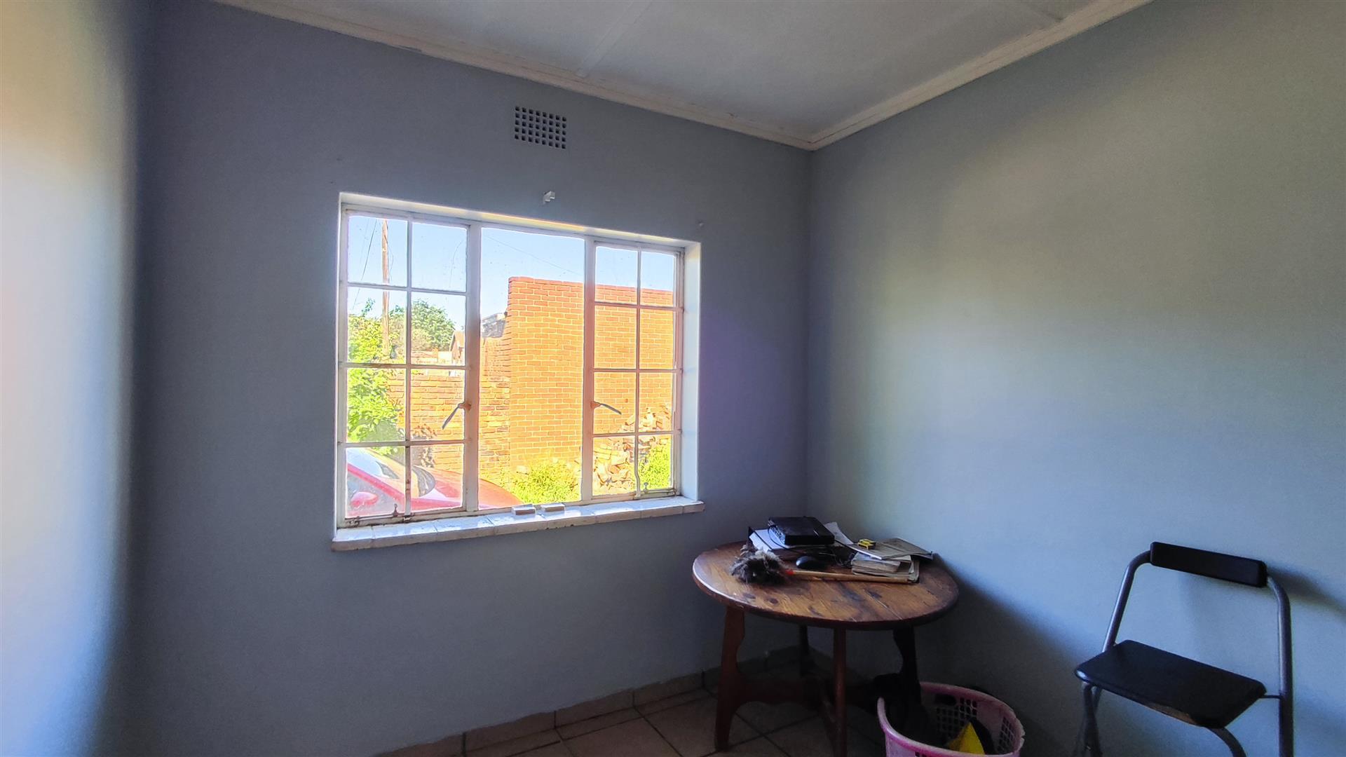 Bed Room 1 - 12 square meters of property in Vanderbijlpark