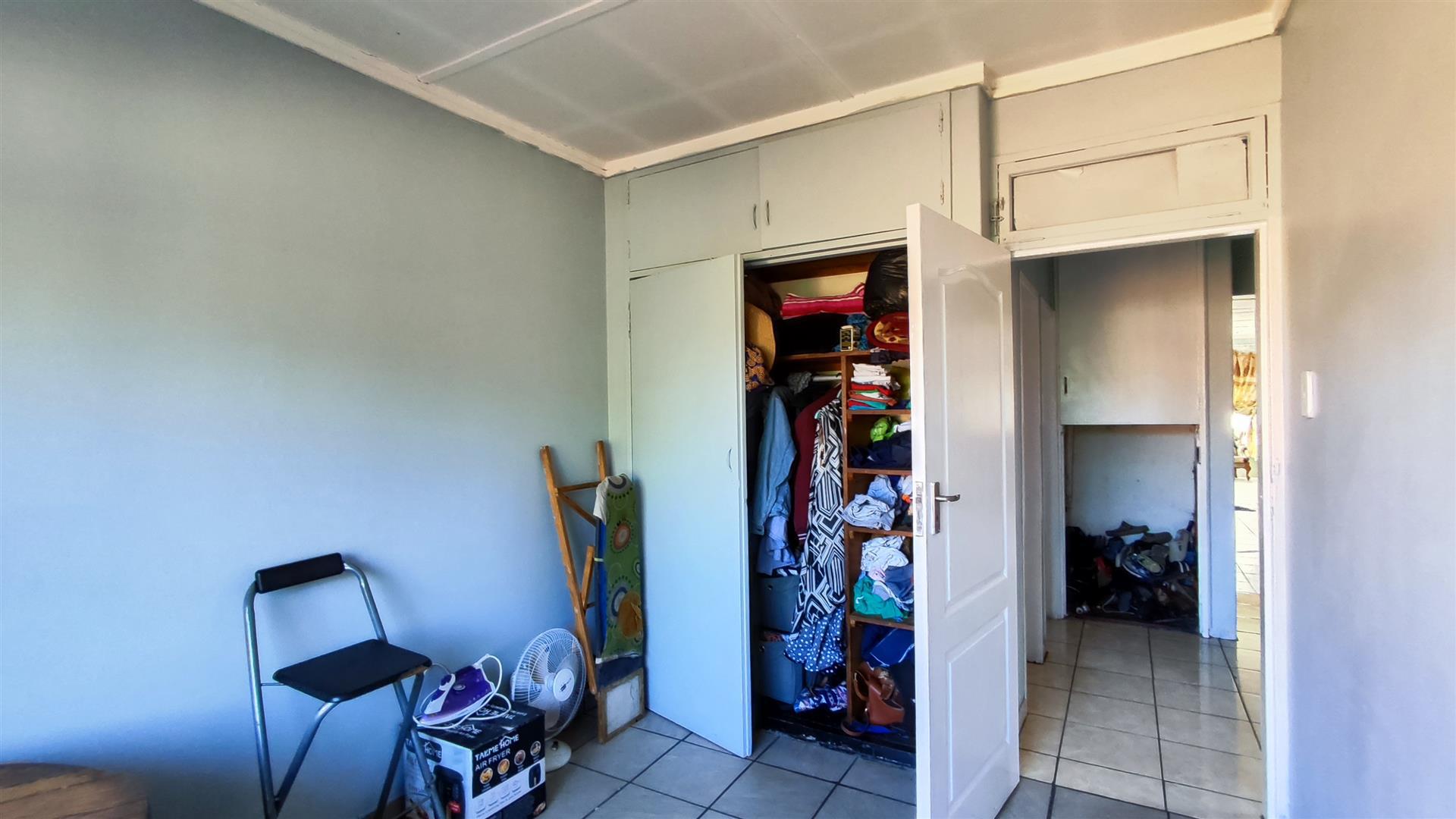 Bed Room 1 - 12 square meters of property in Vanderbijlpark