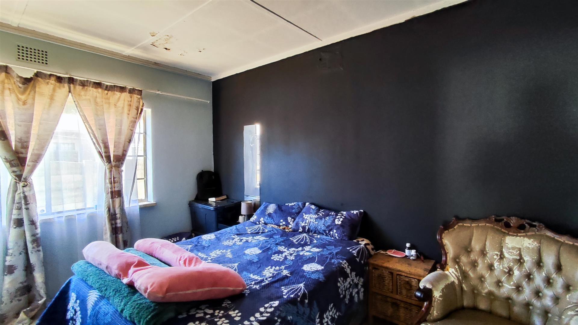 Bed Room 2 - 16 square meters of property in Vanderbijlpark