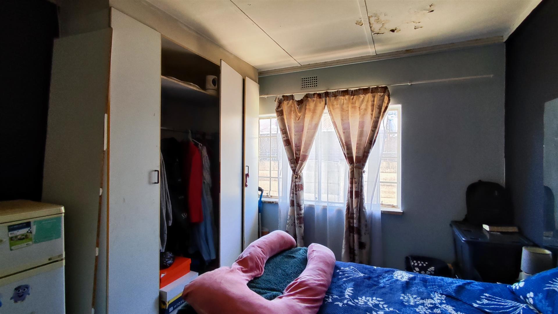 Bed Room 2 - 16 square meters of property in Vanderbijlpark