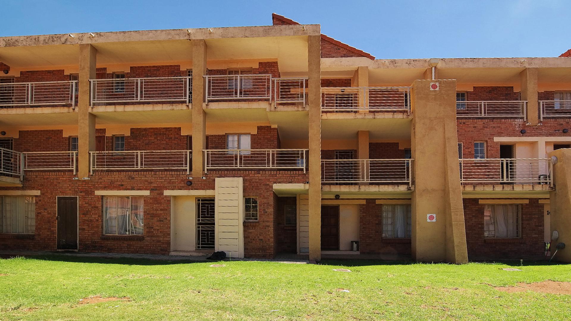 Front View of property in The Orchards