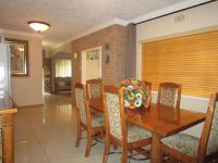 Dining Room - 21 square meters of property in Brackendowns