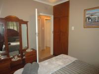 Bed Room 1 - 11 square meters of property in Brackendowns