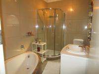 Bathroom 1 - 7 square meters of property in Brackendowns
