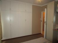 Bed Room 2 - 13 square meters of property in Brackendowns