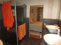 Main Bathroom - 16 square meters of property in Brackendowns