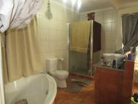 Main Bathroom - 16 square meters of property in Brackendowns