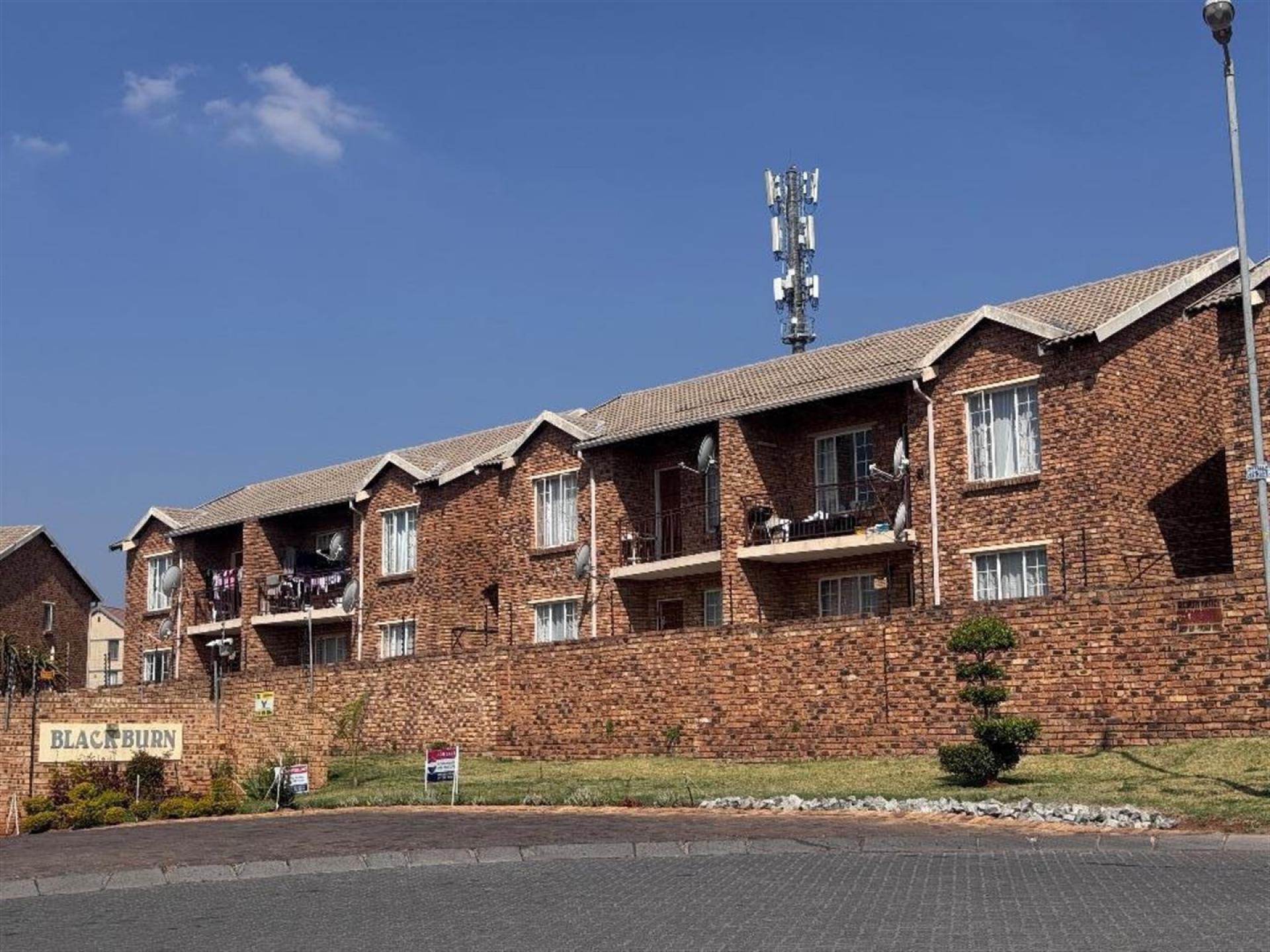 Front View of property in Chloorkop