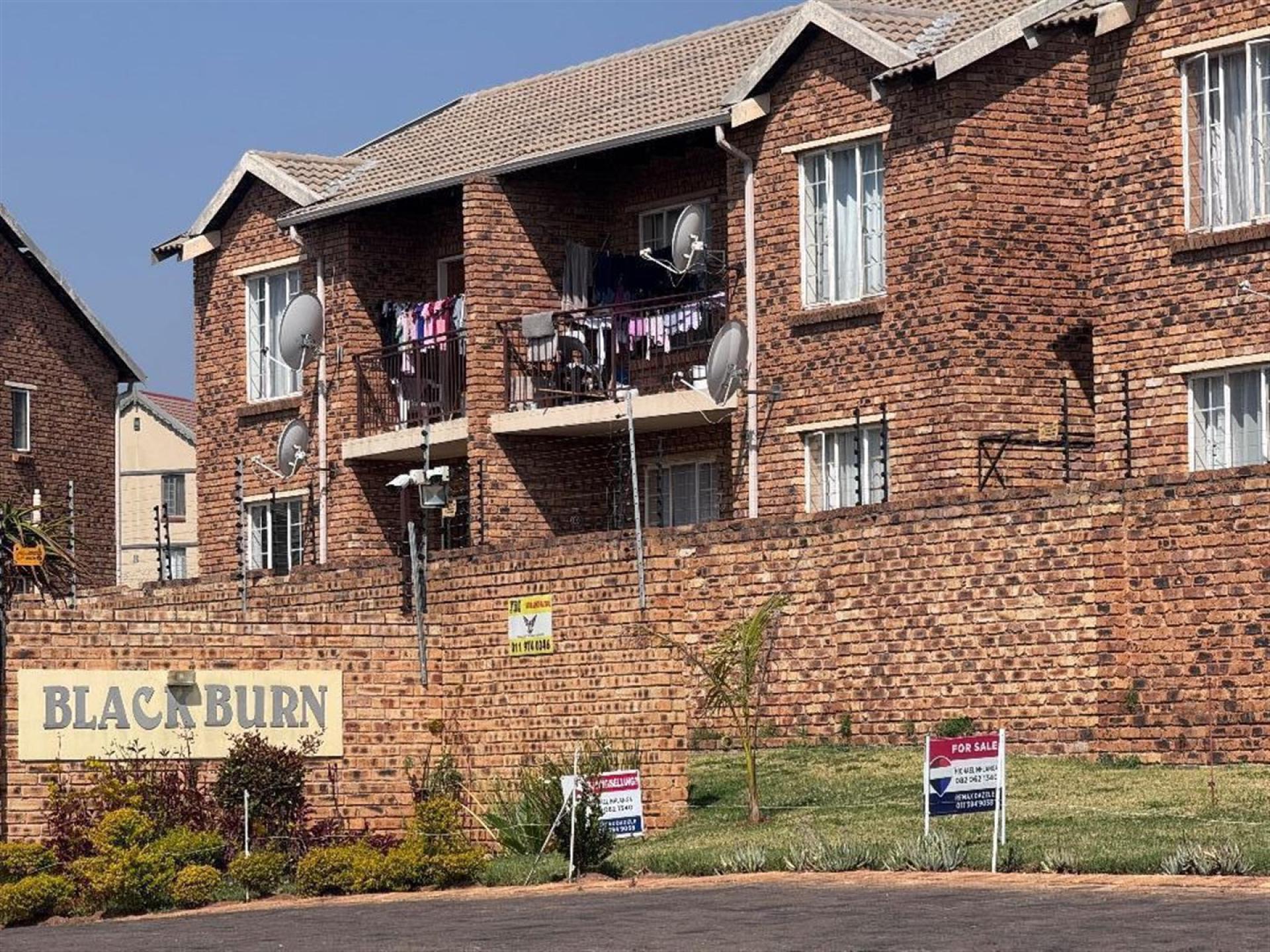 Front View of property in Chloorkop