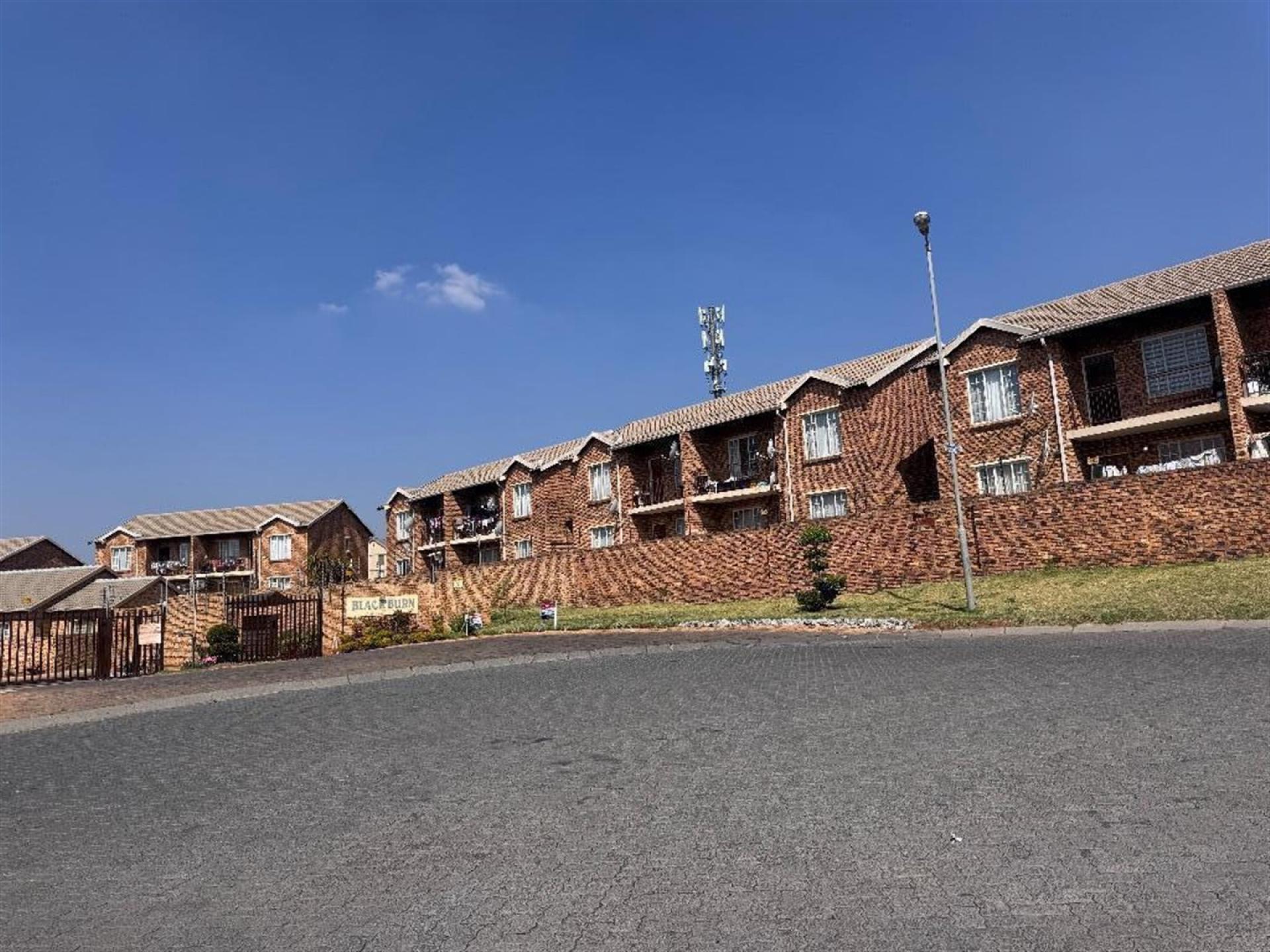 Front View of property in Chloorkop
