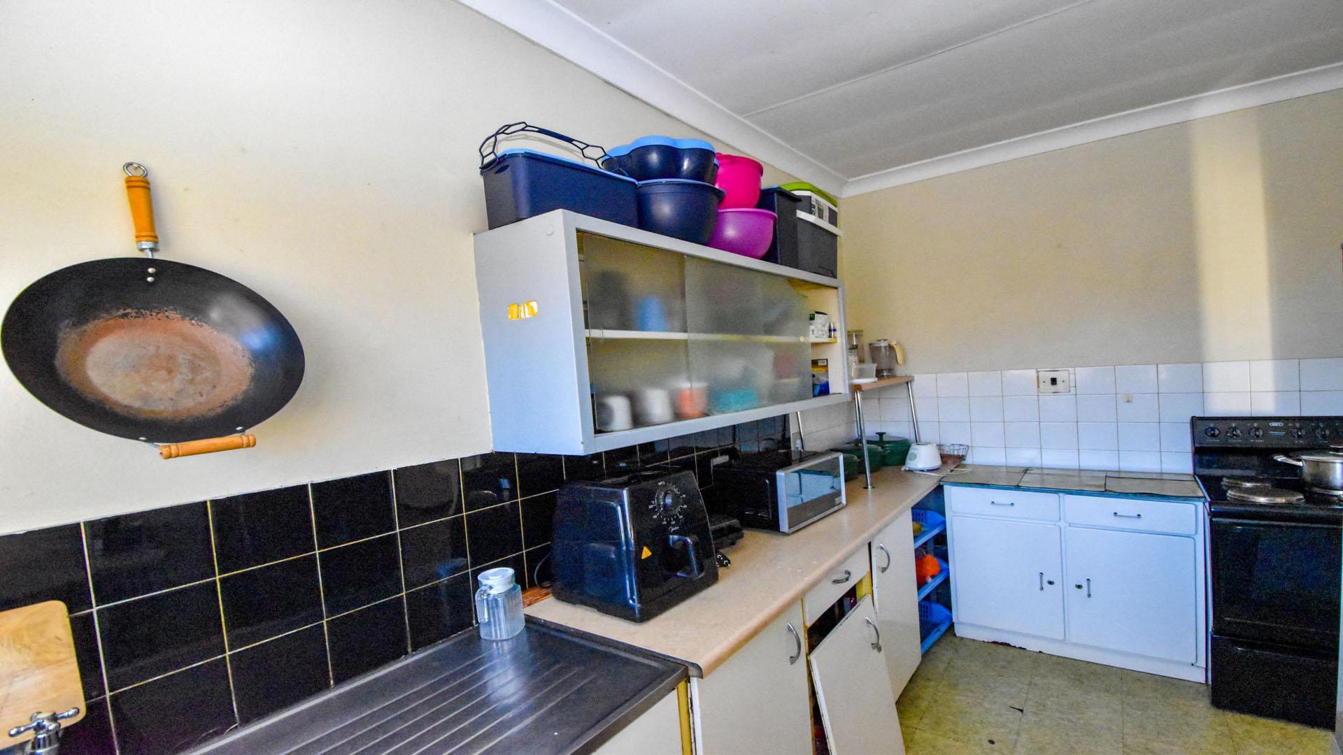 Kitchen of property in Parkhill Gardens