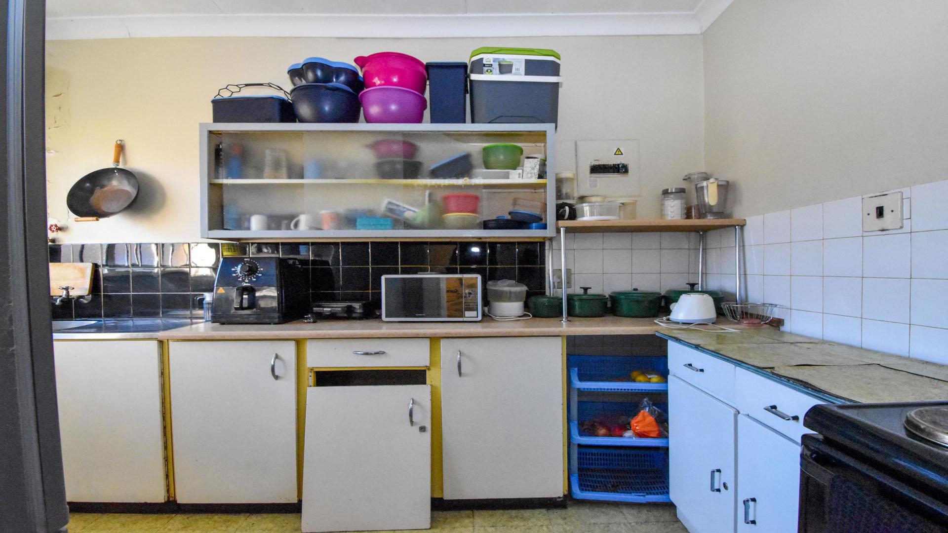 Kitchen of property in Parkhill Gardens