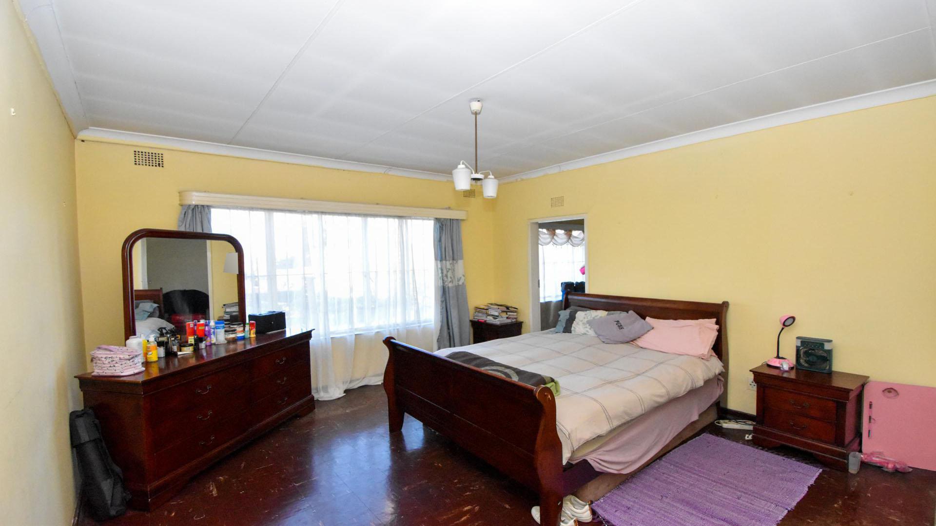 Bed Room 1 of property in Parkhill Gardens