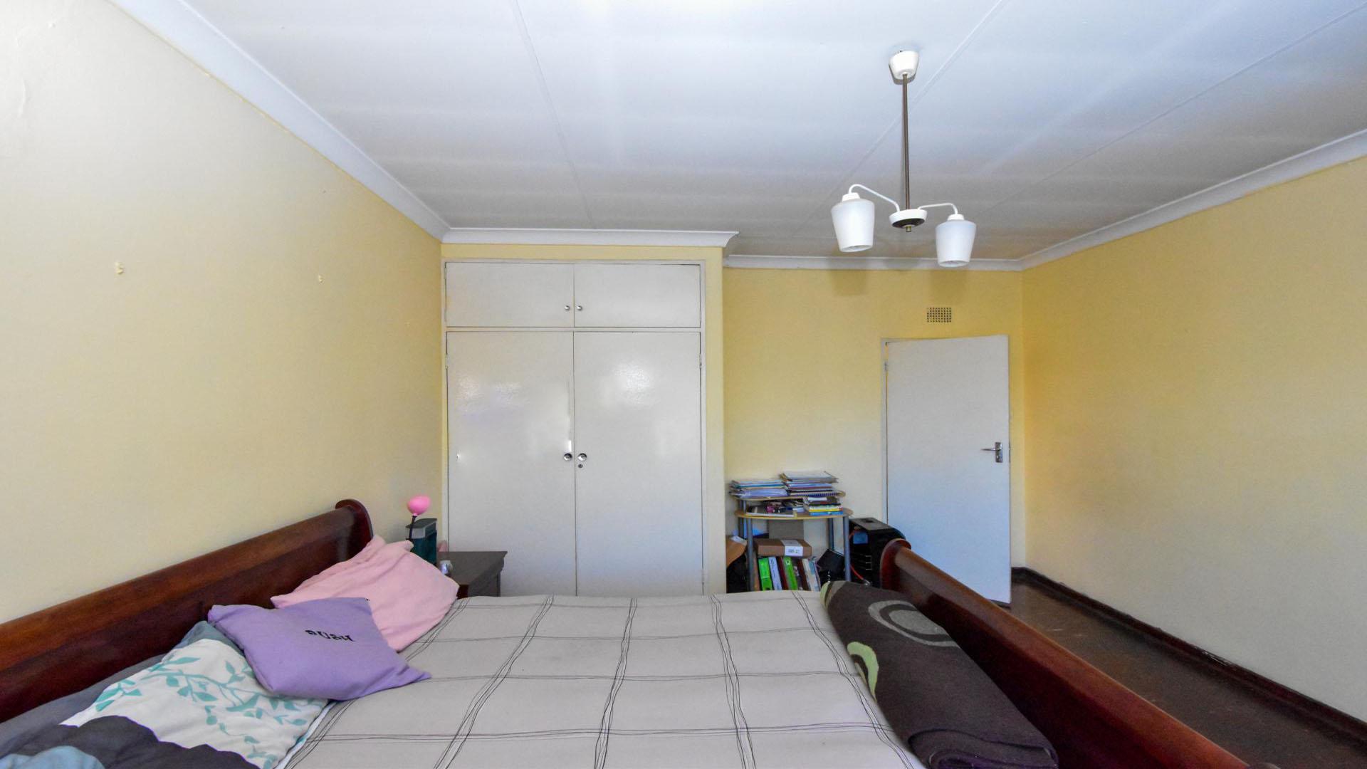 Bed Room 1 of property in Parkhill Gardens