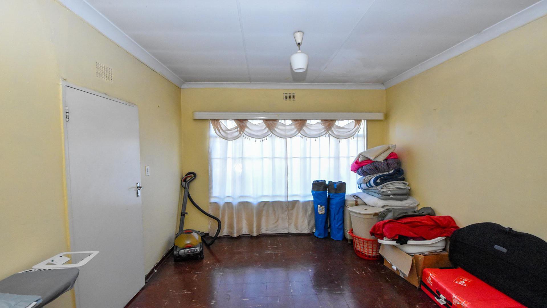 Bed Room 2 of property in Parkhill Gardens