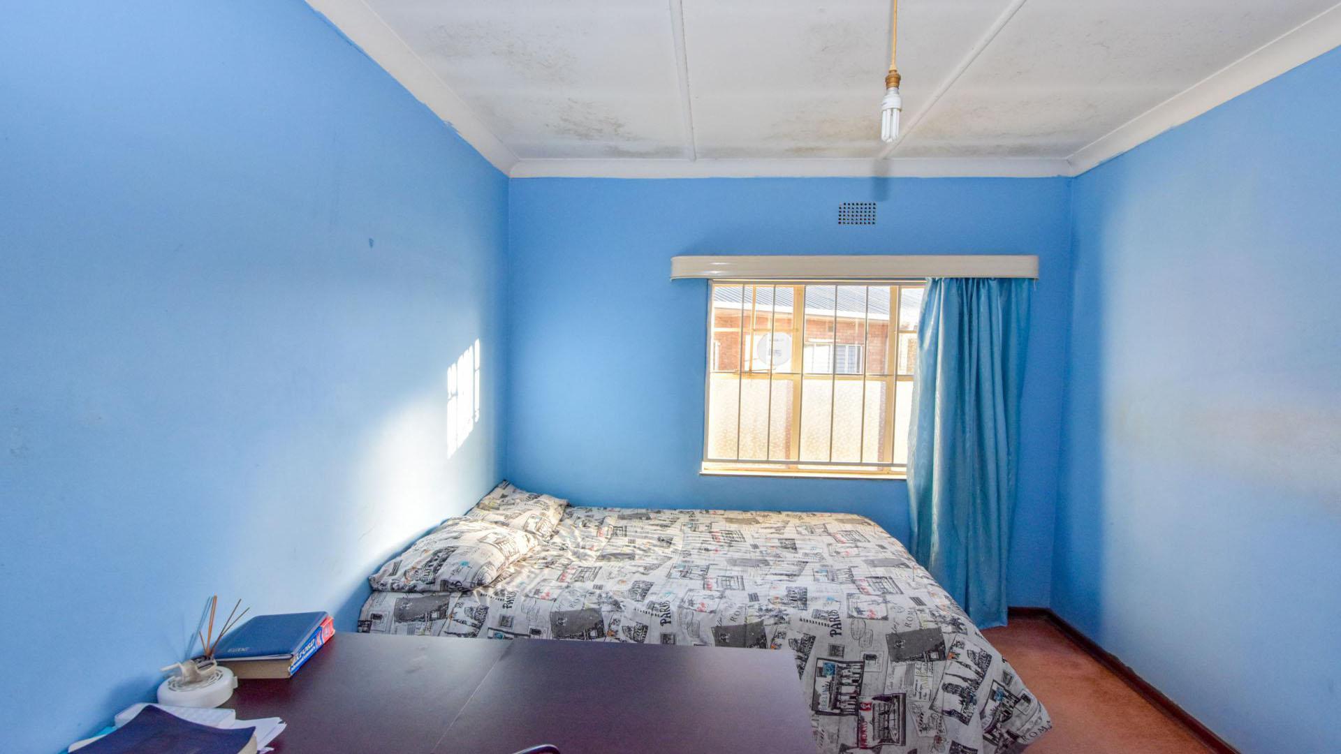 Bed Room 3 of property in Parkhill Gardens