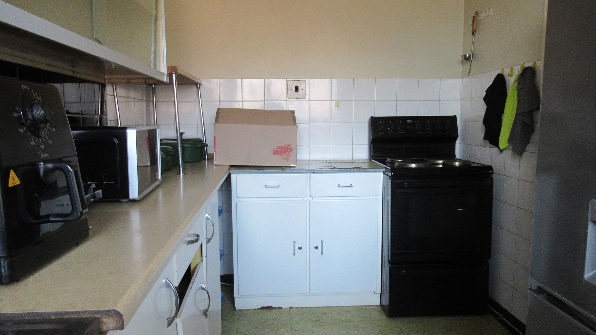 Kitchen - 9 square meters of property in Parkhill Gardens
