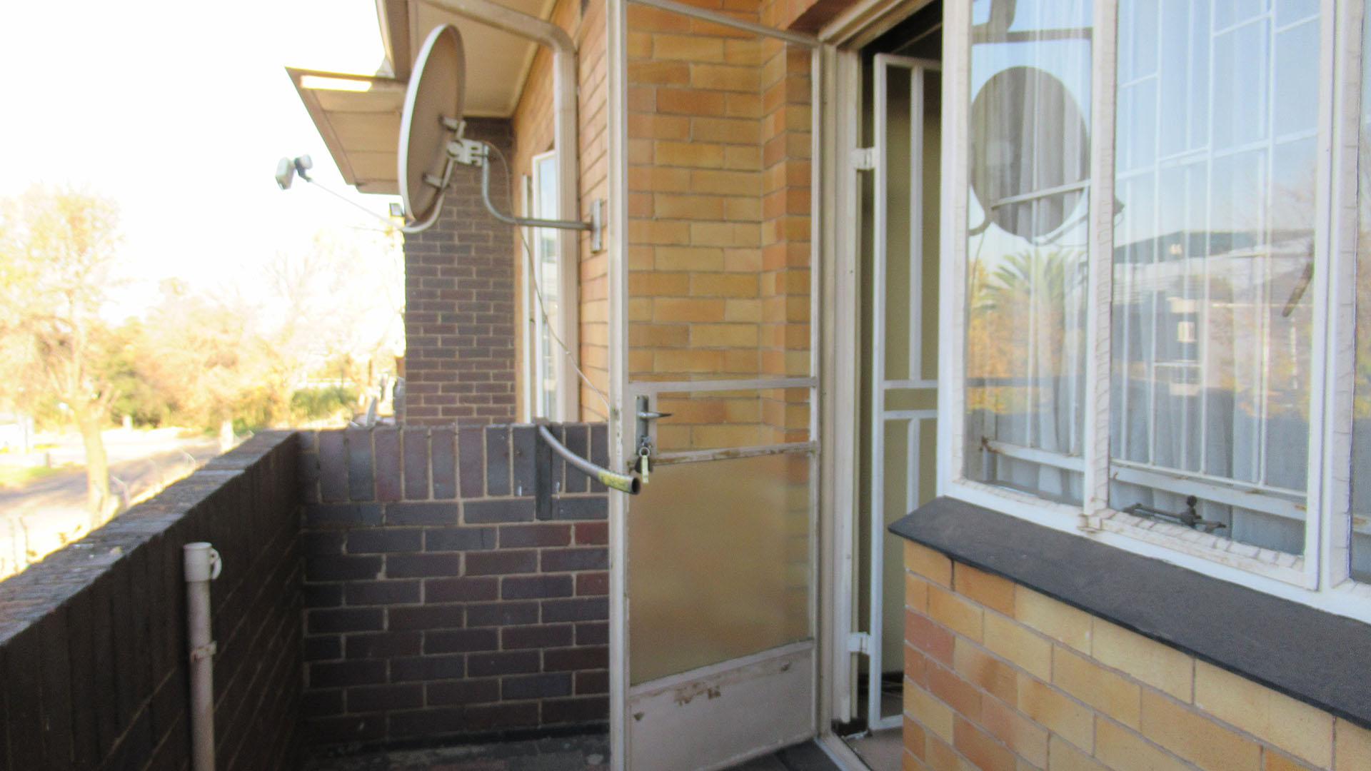 Balcony - 6 square meters of property in Parkhill Gardens