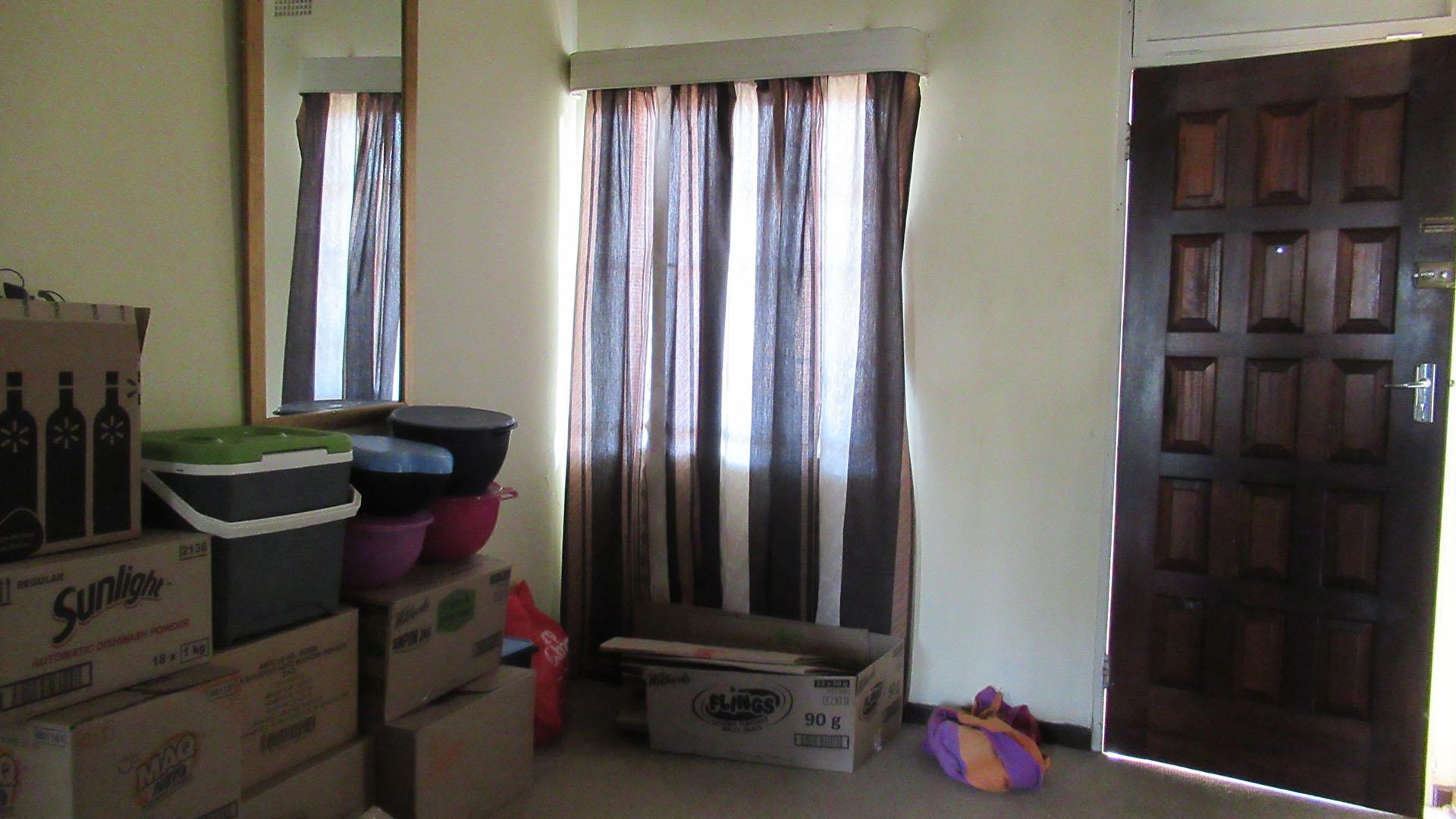Foyer - 11 square meters of property in Parkhill Gardens