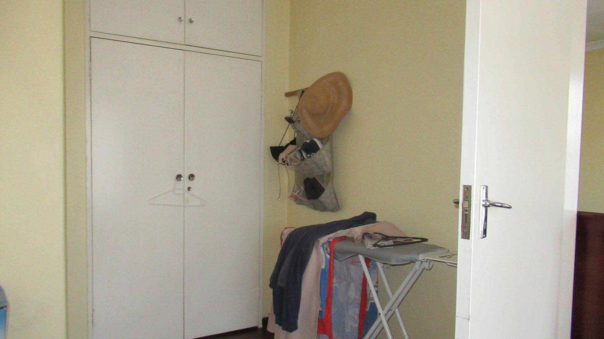 Bed Room 1 - 38 square meters of property in Parkhill Gardens