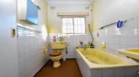 Bathroom 1 of property in Parkhill Gardens