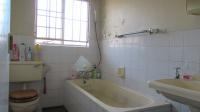 Bathroom 1 - 6 square meters of property in Parkhill Gardens