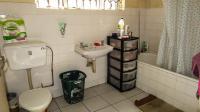 Main Bathroom - 7 square meters of property in Mandini