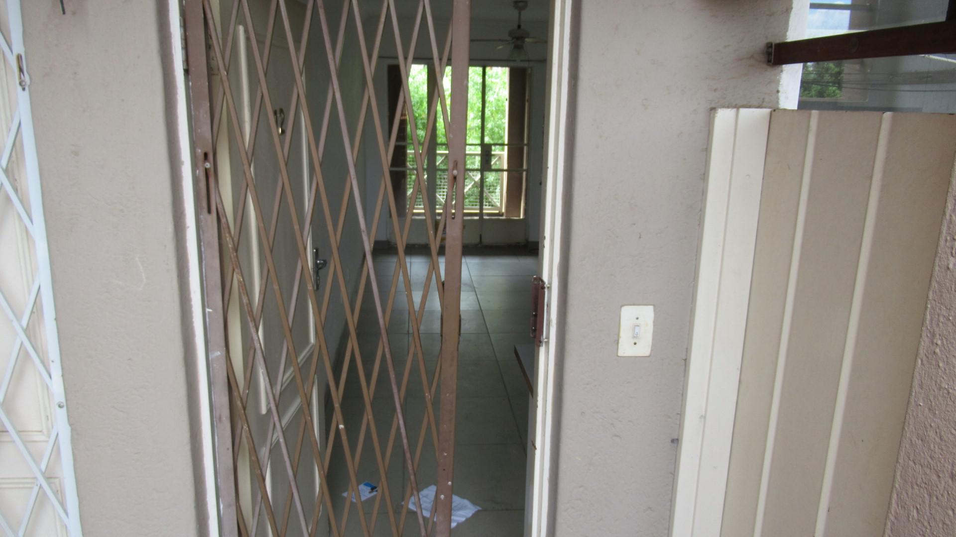 Front View of property in Suideroord