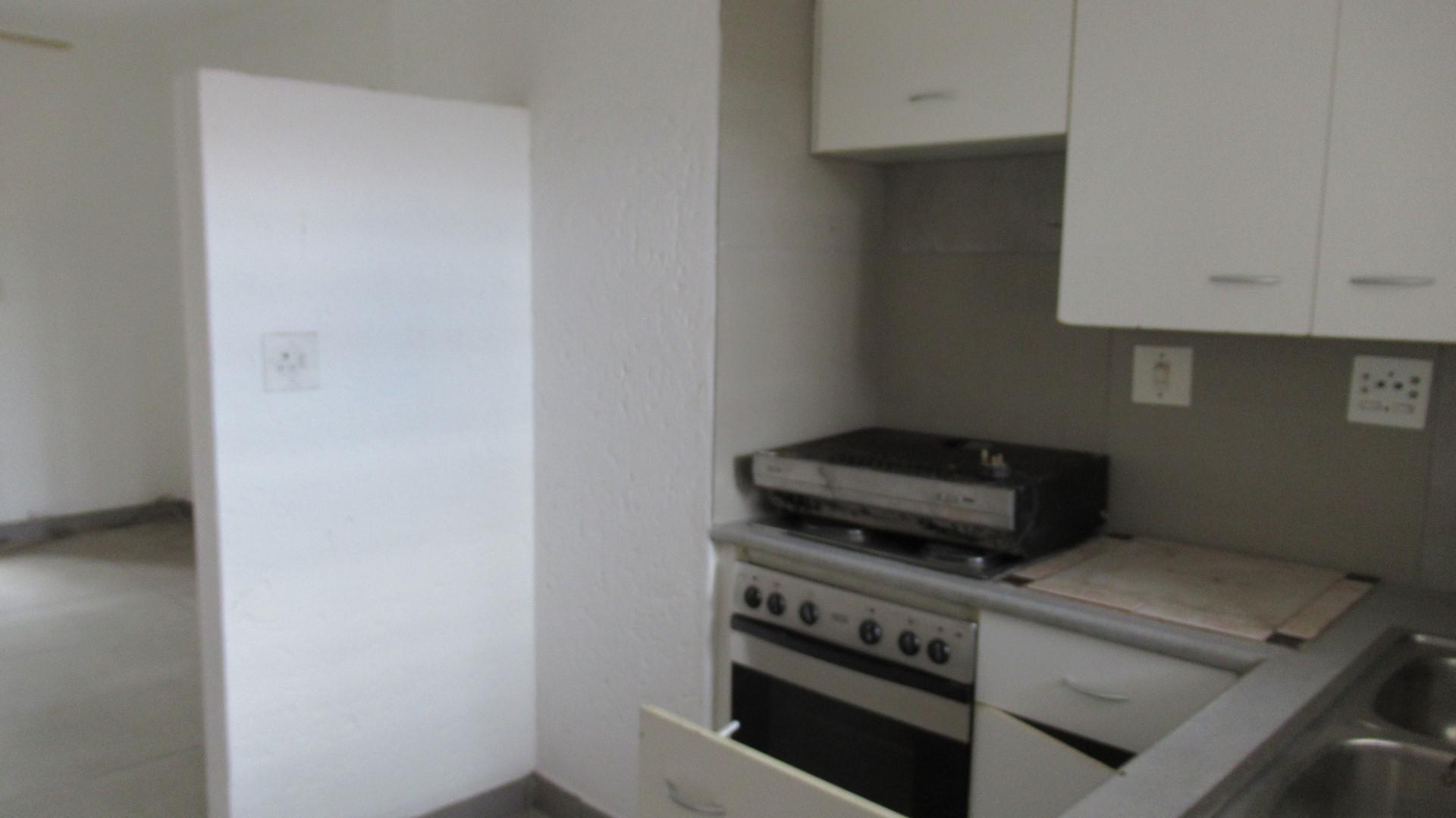 Kitchen - 8 square meters of property in Suideroord