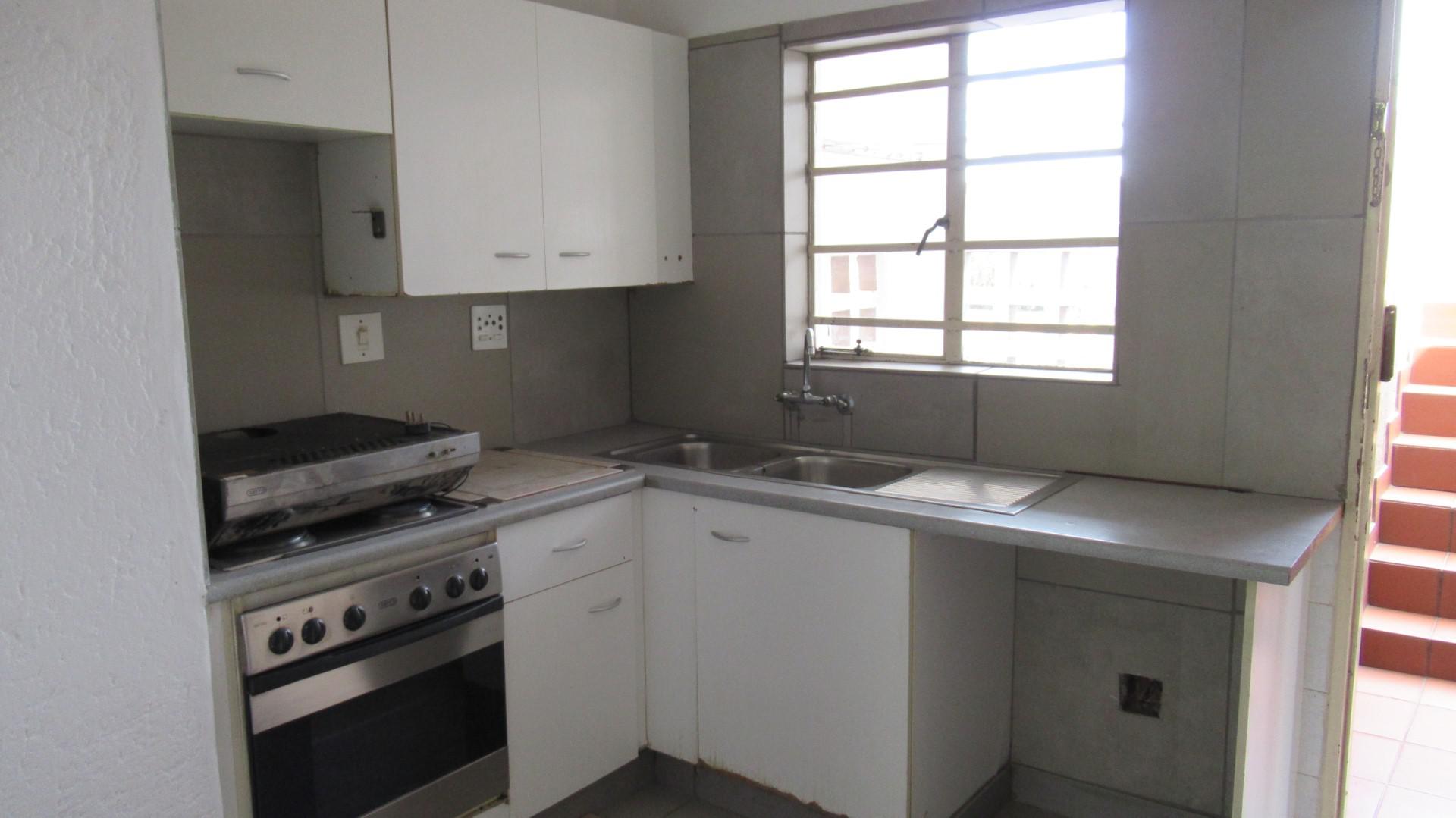 Kitchen - 8 square meters of property in Suideroord