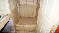 Main Bathroom - 4 square meters of property in Craigieburn