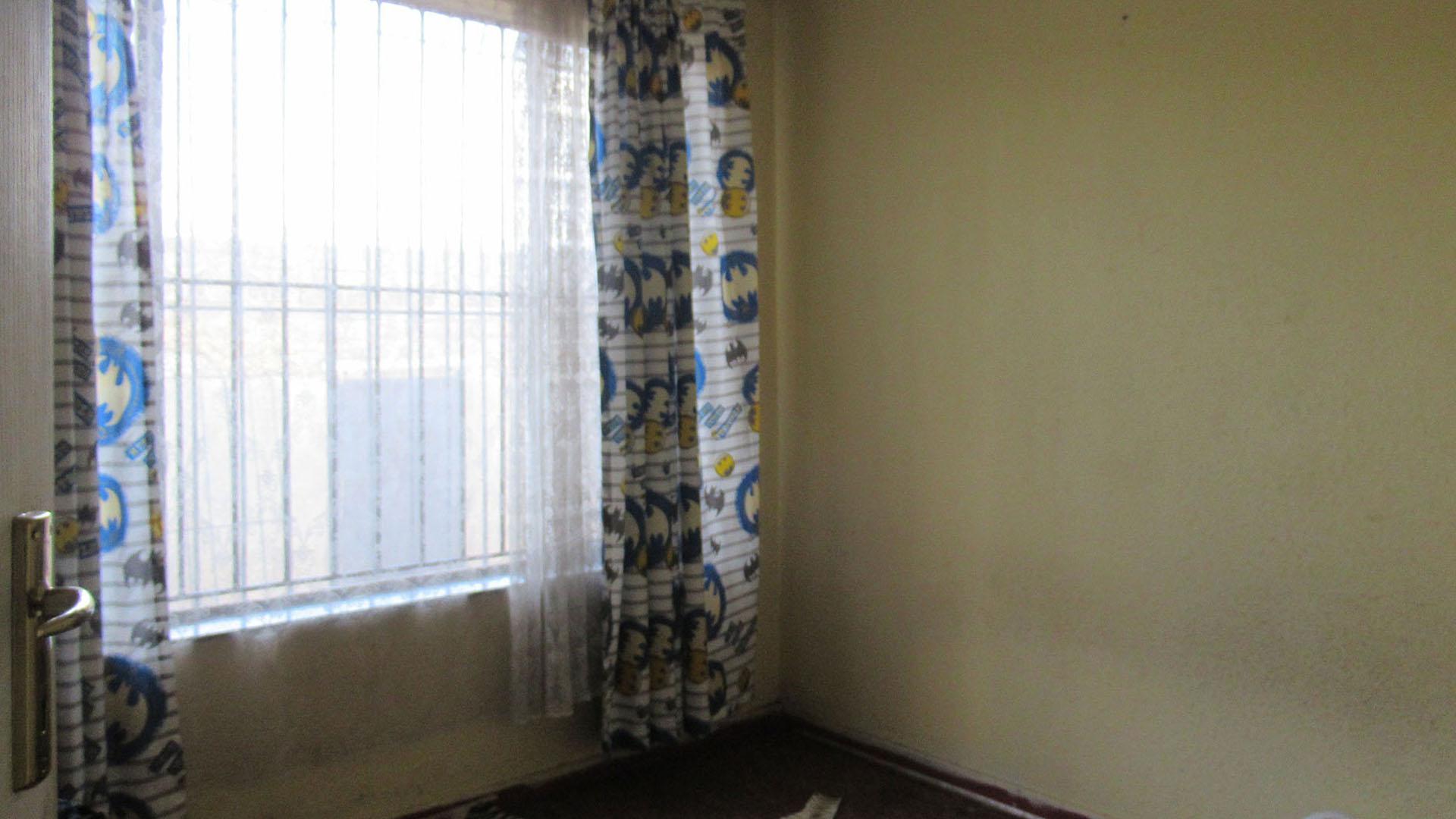 Bed Room 2 - 8 square meters of property in Orlando West