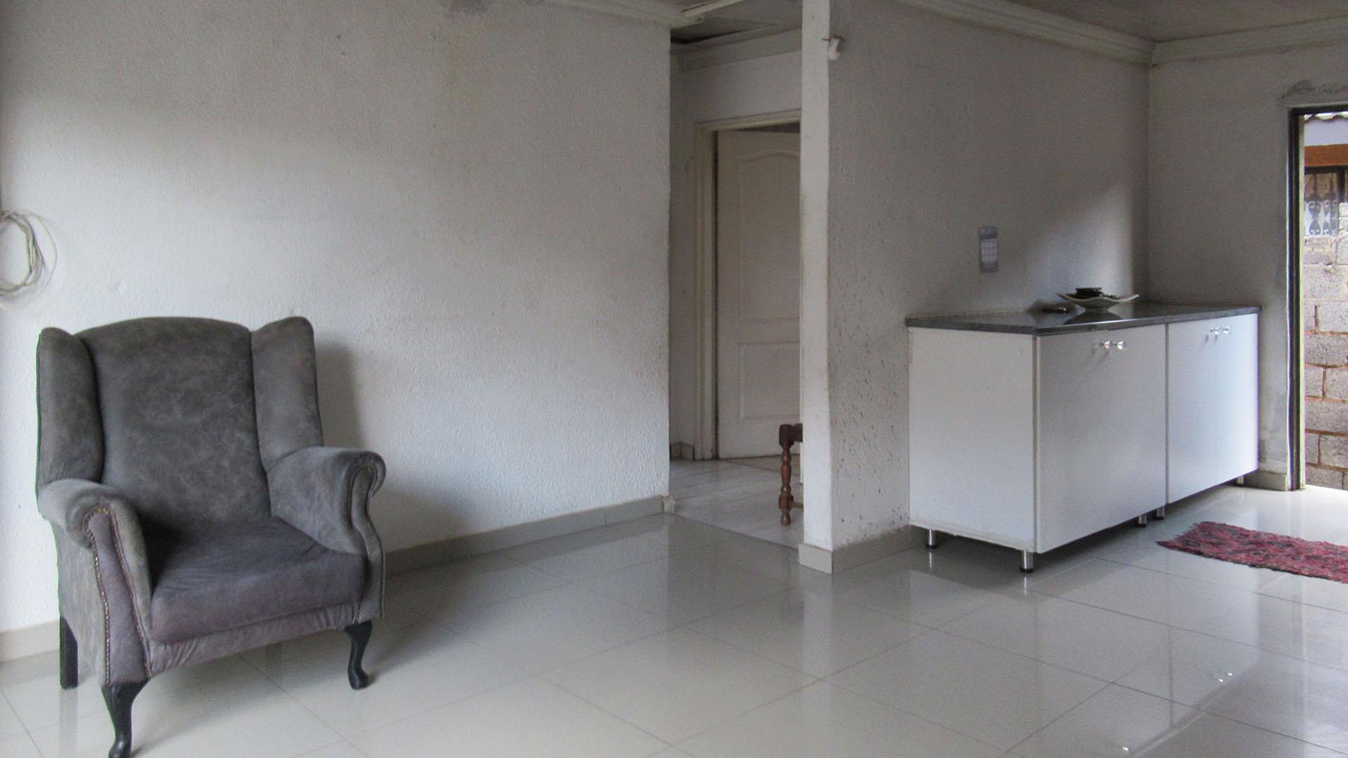 Dining Room - 19 square meters of property in Orlando West