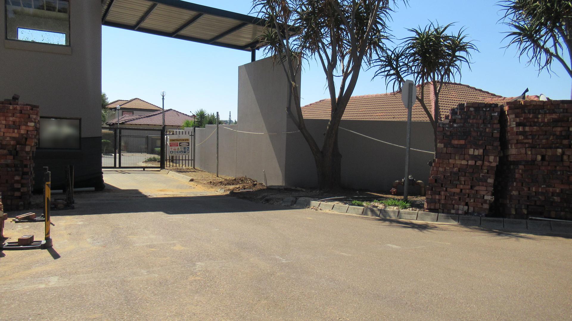 Front View of property in Willow Park Manor