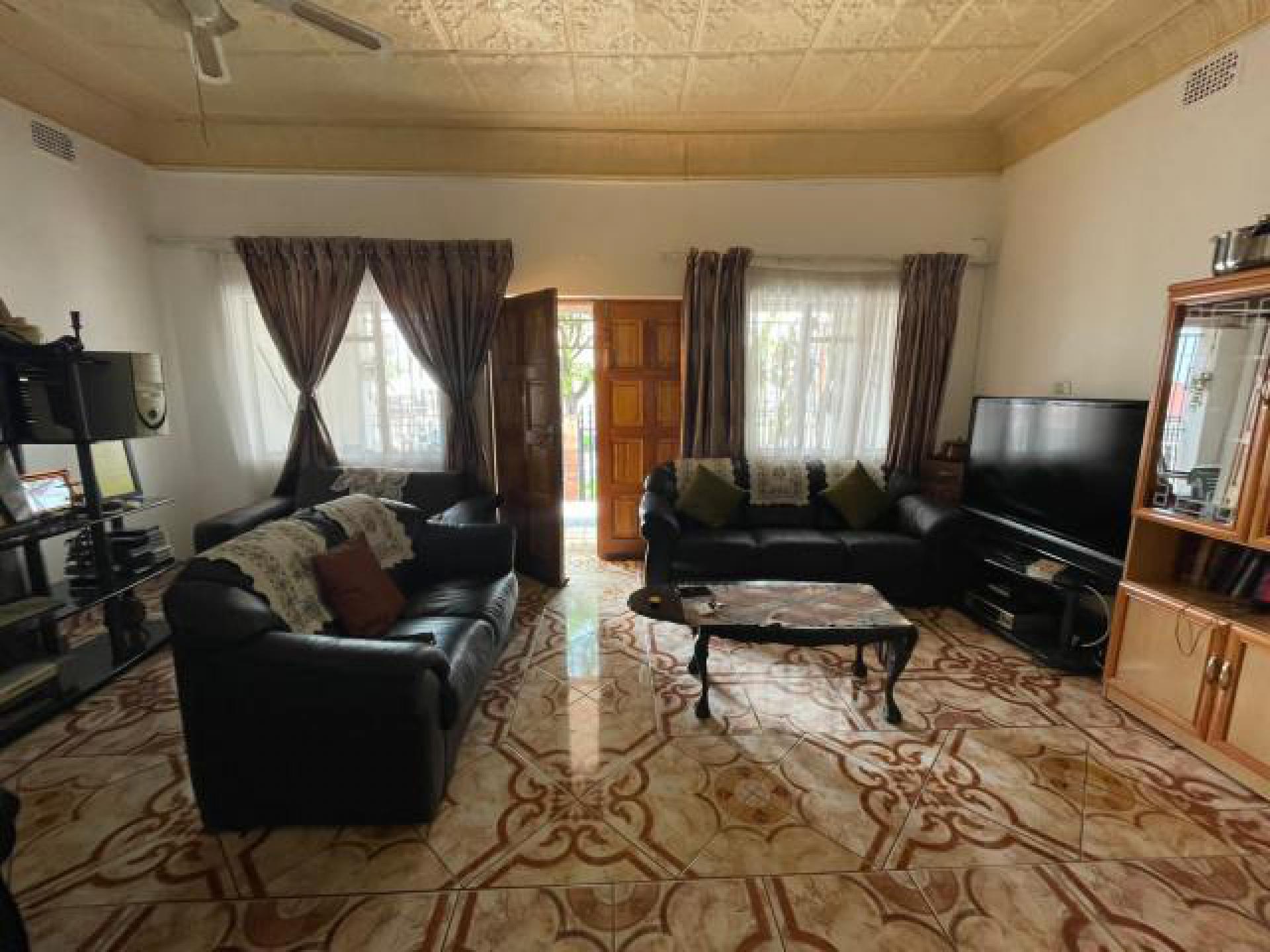 Lounges of property in Brixton