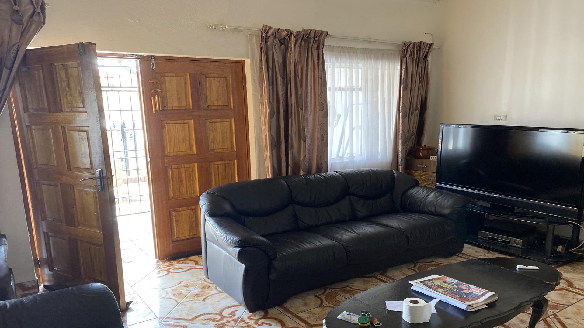 Lounges of property in Brixton