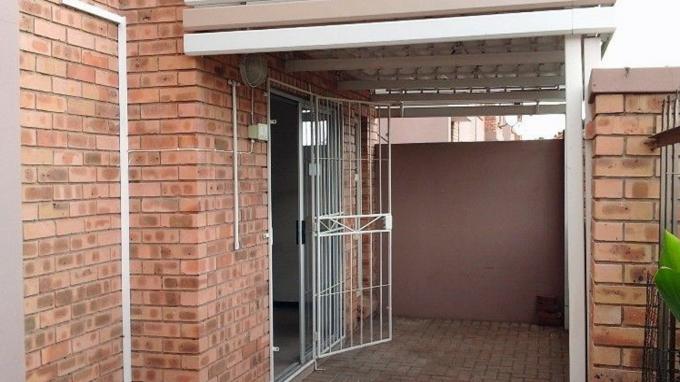 2 Bedroom Apartment for Sale For Sale in Bloemfontein - Private Sale - MR187742