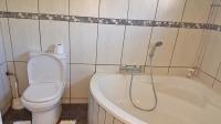 Main Bathroom - 17 square meters of property in Ermelo