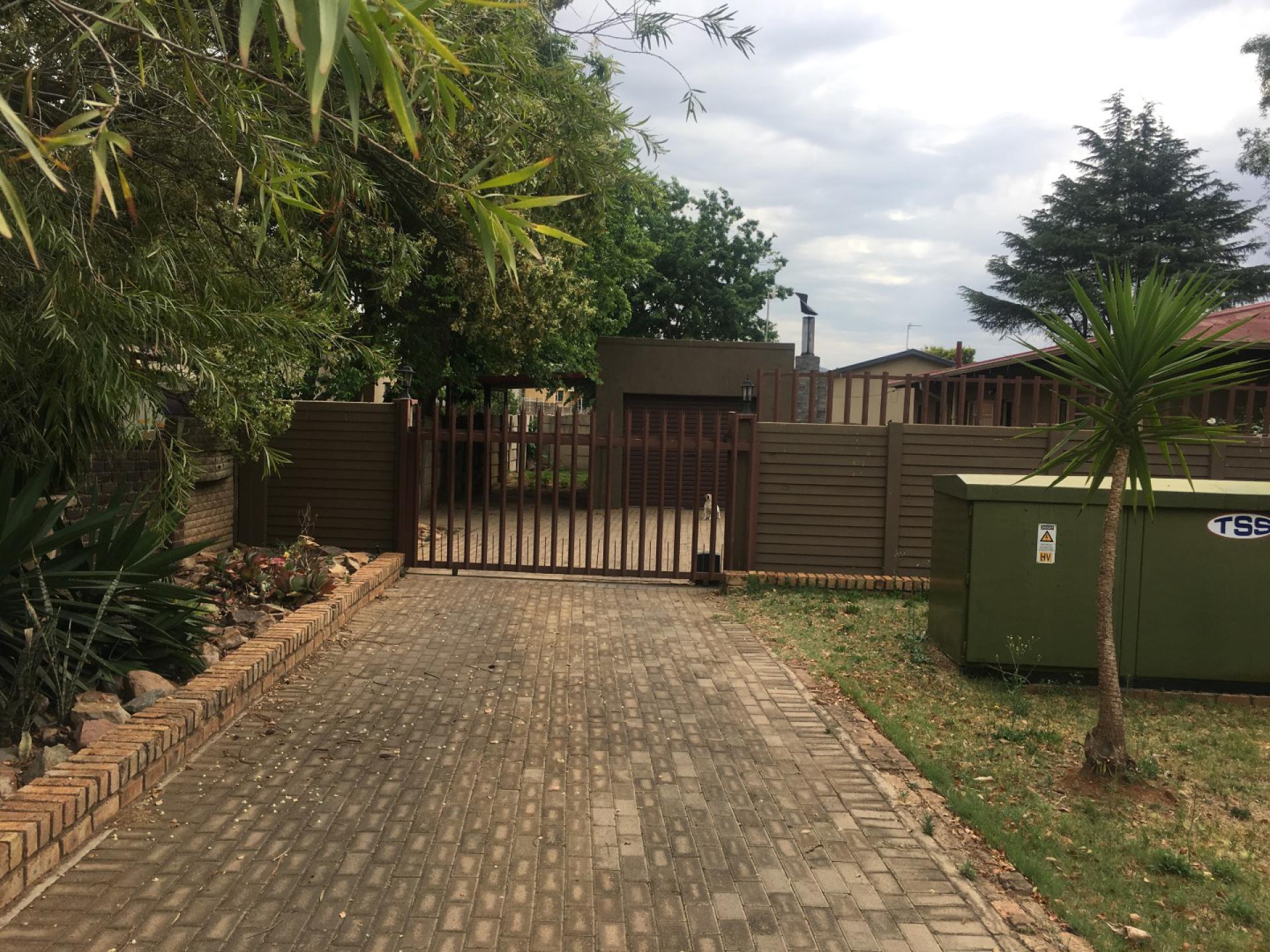 Front View of property in Heidelberg - GP