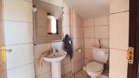 Guest Toilet - 5 square meters of property in Tijger Vallei