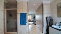 Main Bathroom - 13 square meters of property in Tijger Vallei