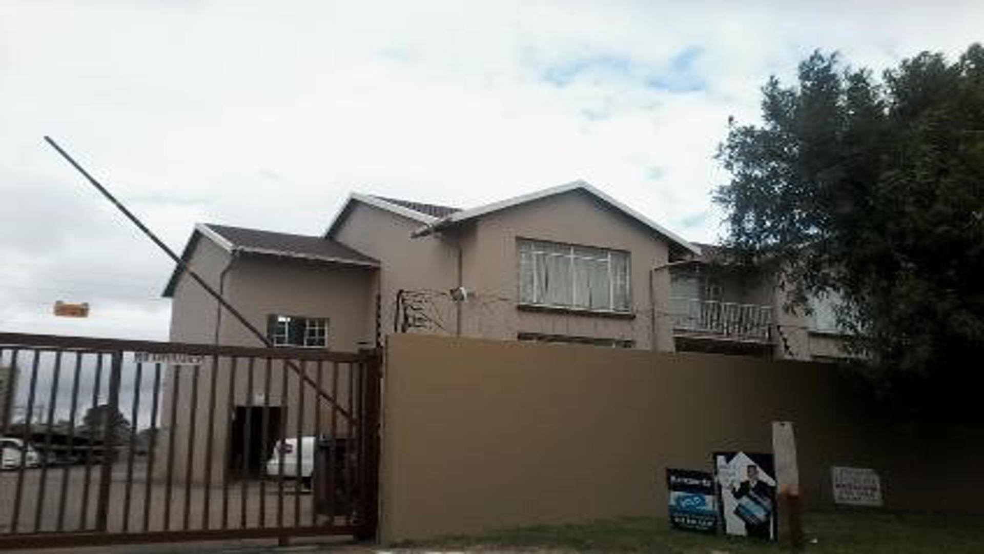 Front View of property in Florida